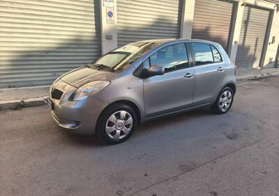Toyota Yaris 1.0 5 porte Sol usata