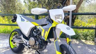 Husqvarna 701 Supermoto (2022)