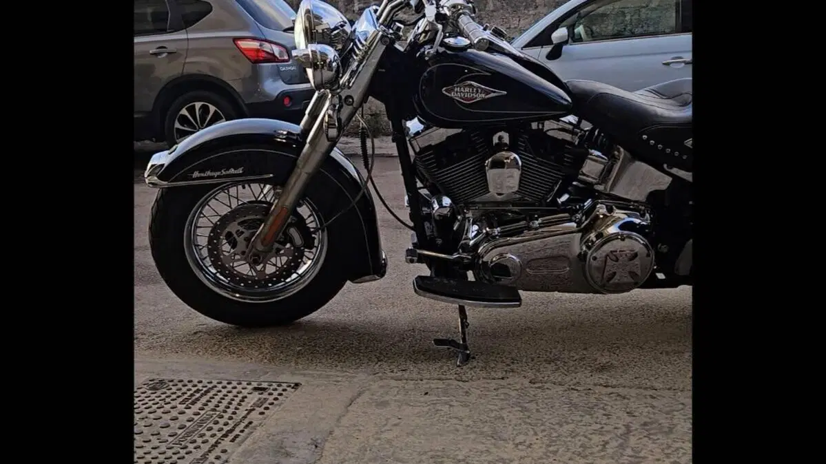 Harley-Davidson 1584 Heritage Classic (2008 - 10) - FLSTC  (5)