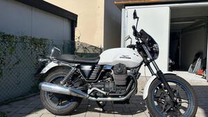 Moto Guzzi V7 Stone (2012 - 15) 