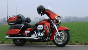 Harley-Davidson 1800 Electra Glide Ultra Classic (2012 - 13) - FLHTCUSE  (2)