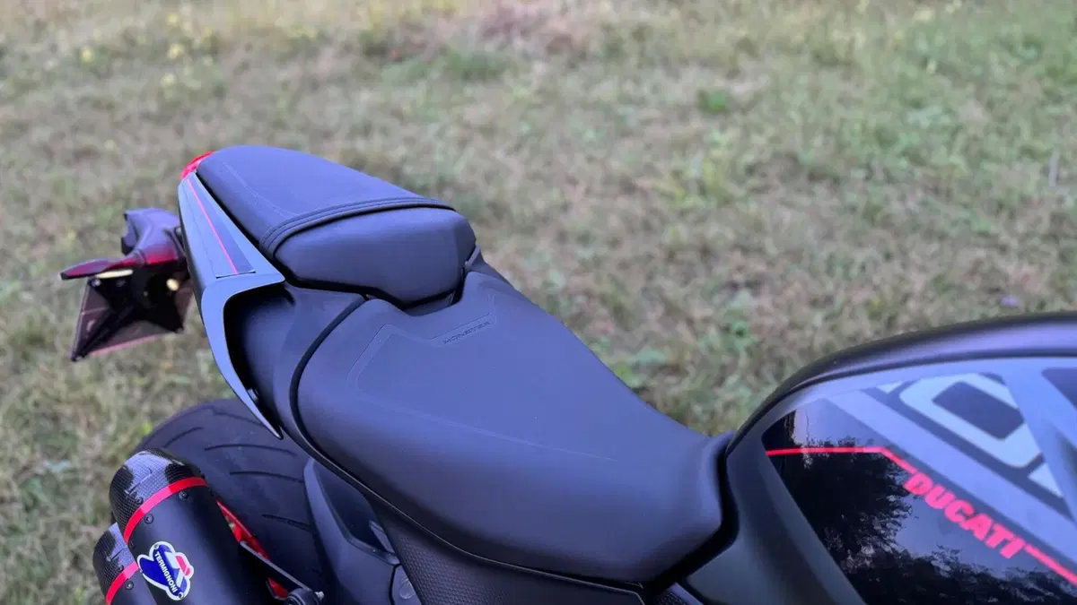 Ducati Monster 937 + (2021 - 25)  (8)