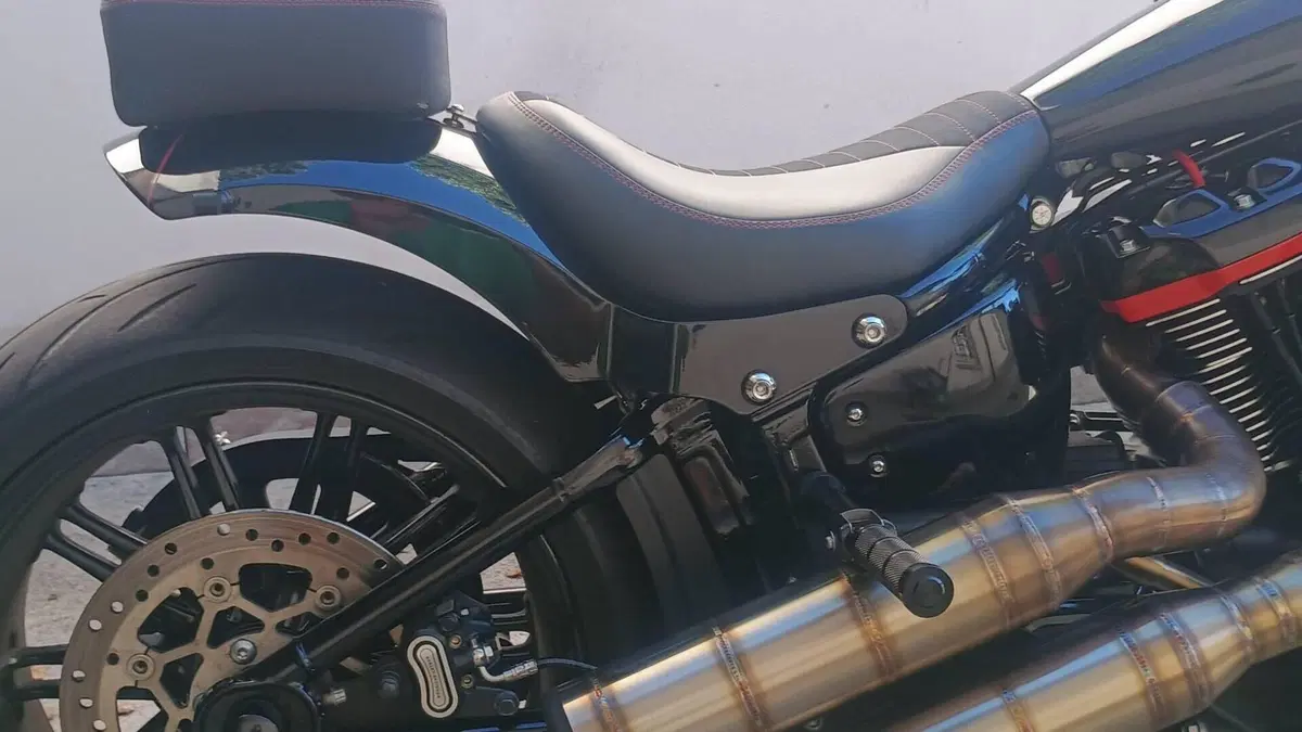 Harley-Davidson Breakout (2021 - 22)  (2)