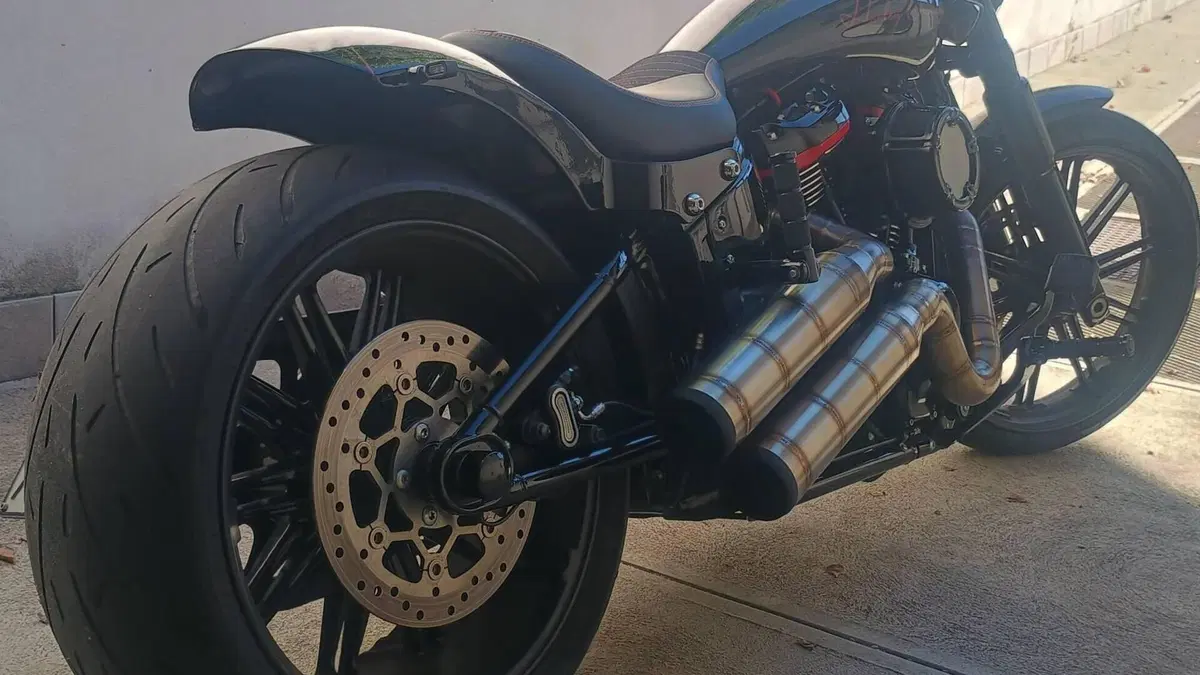 Harley-Davidson Breakout (2021 - 22)  (6)
