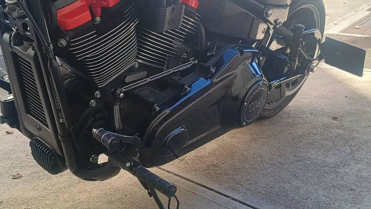 Harley-Davidson Breakout (2021 - 22)  (11)