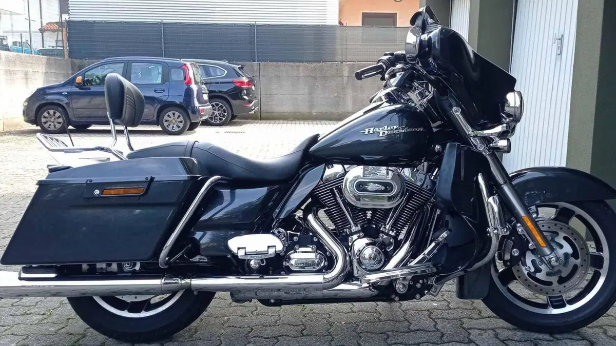 Harley-Davidson 1584 Street Glide (2008 - 10) - FLHX  (3)