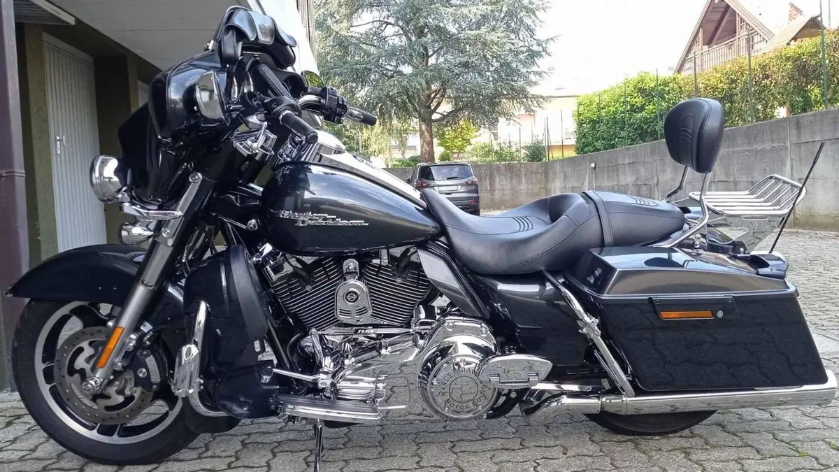 Harley-Davidson 1584 Street Glide (2008 - 10) - FLHX  (4)