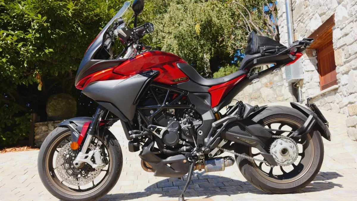 MV Agusta Turismo Veloce 800 Lusso SCS (2021 - 26)  (2)