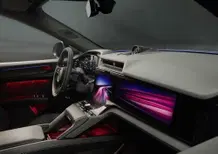 Porsche Cayenne elettrico 2025: interni rivoluzionari con il display più grande di sempre
