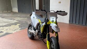 Husqvarna 701 Supermoto (2022) usata