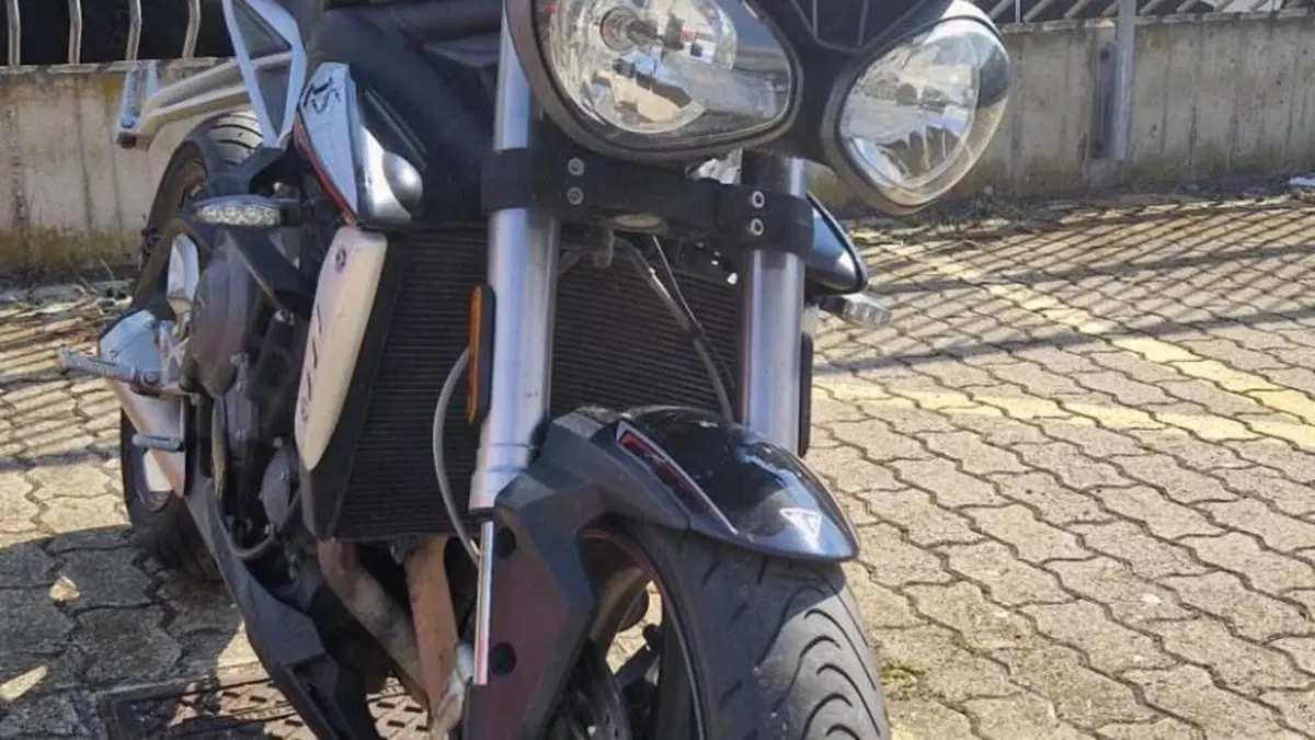 Triumph Street Triple RS (2017 - 19)  (2)