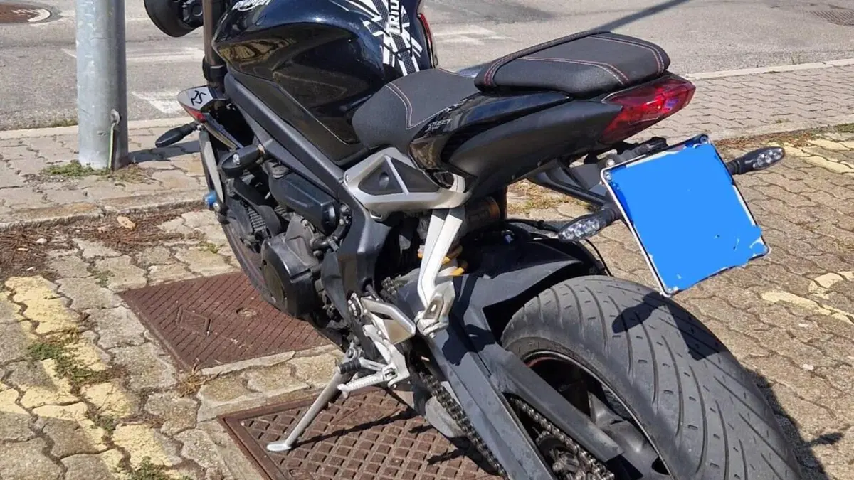 Triumph Street Triple RS (2017 - 19)  (4)
