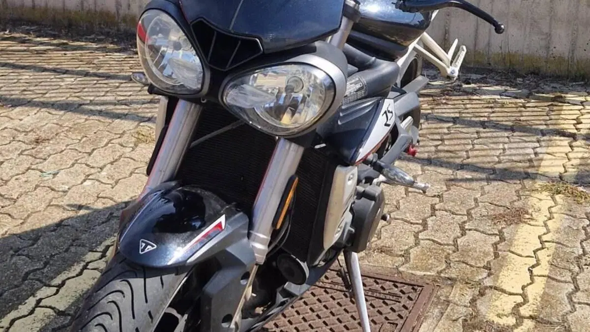 Triumph Street Triple RS (2017 - 19)  (6)