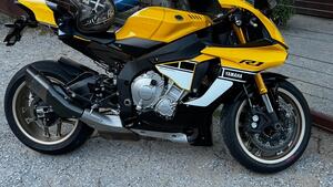 Yamaha YZF R1 60th Anniversary (2015 - 16) 