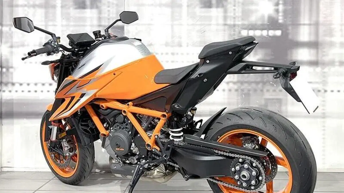 KTM 1290 Super Duke R (2022 - 23)  (2)