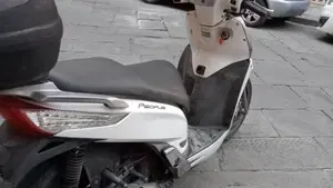 Kymco People 300i GT (2010 - 17)  (2)