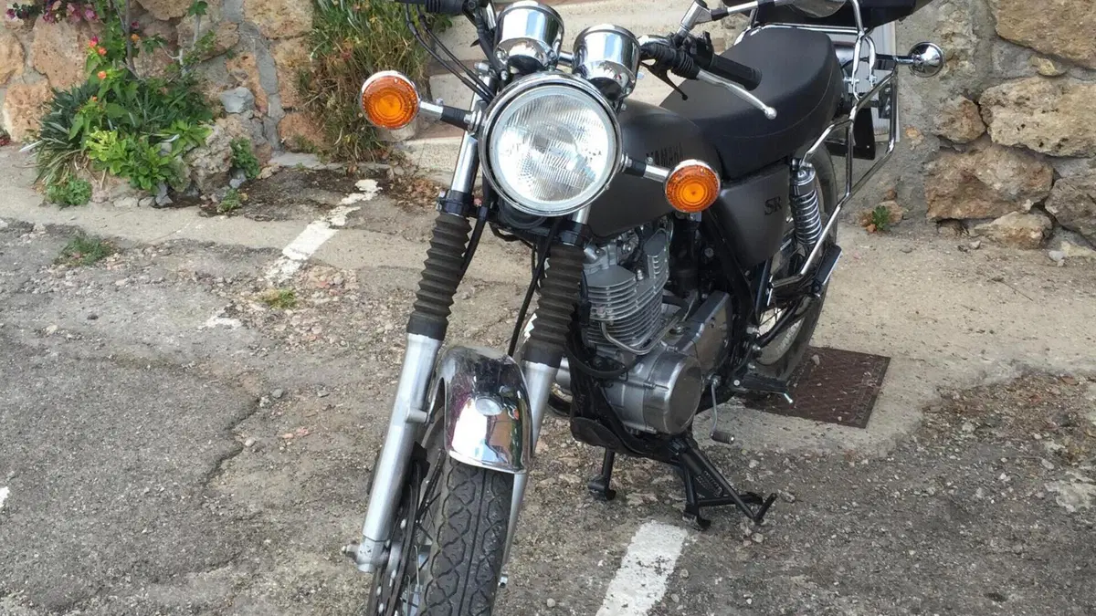 Yamaha SR 400 (2013 - 17)  (2)
