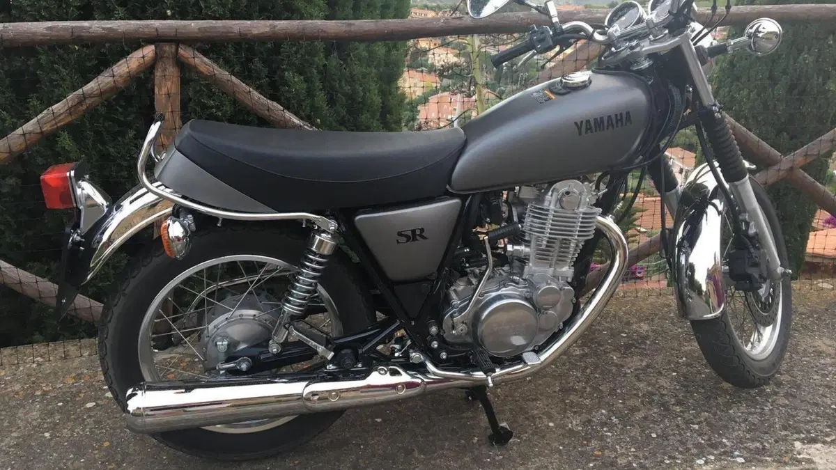 Yamaha SR 400 (2013 - 17)  (4)