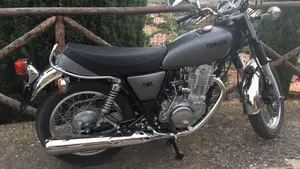 Yamaha SR 400 (2013 - 17)  (4)