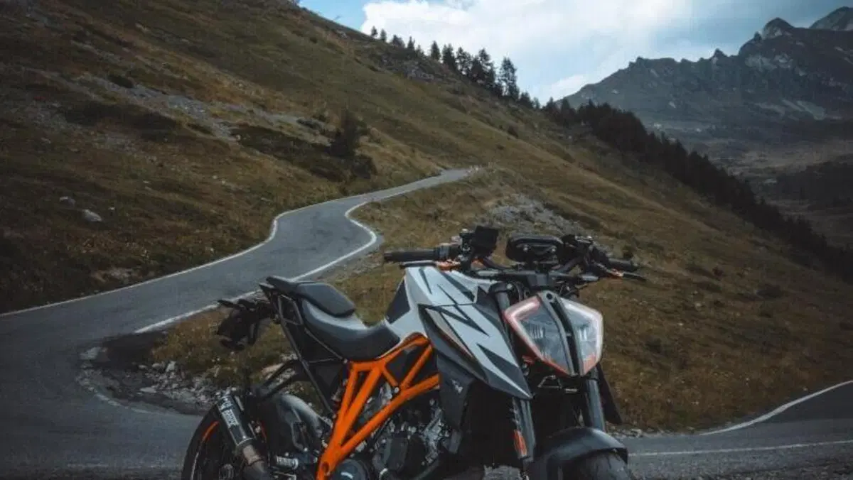 KTM 1290 Super Duke R (2019)  (2)