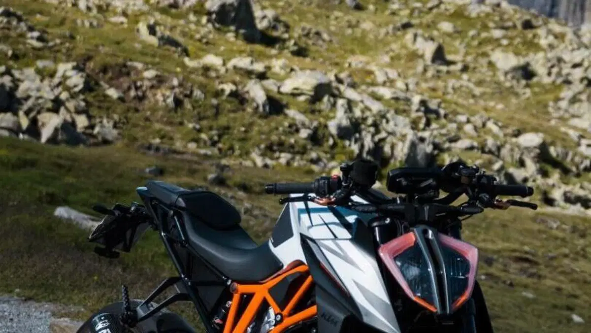 KTM 1290 Super Duke R (2019)  (6)