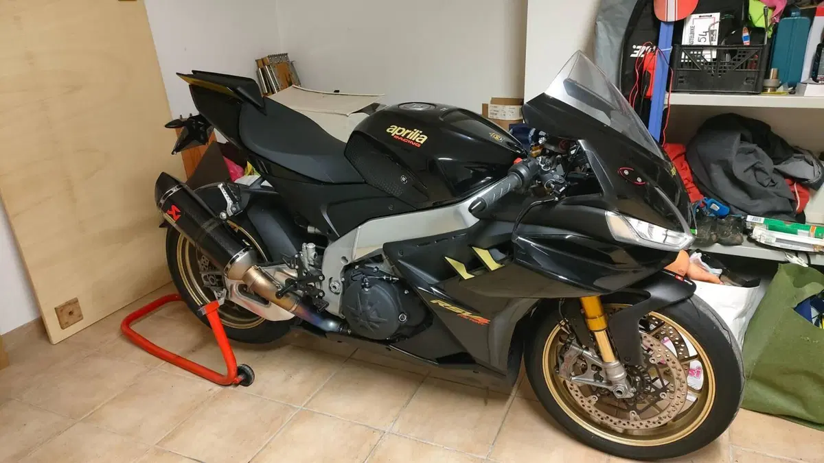 Aprilia RSV4 1100 Factory (2021 - 24)  (2)