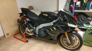 Aprilia RSV4 1100 Factory (2021 - 24)  (2)