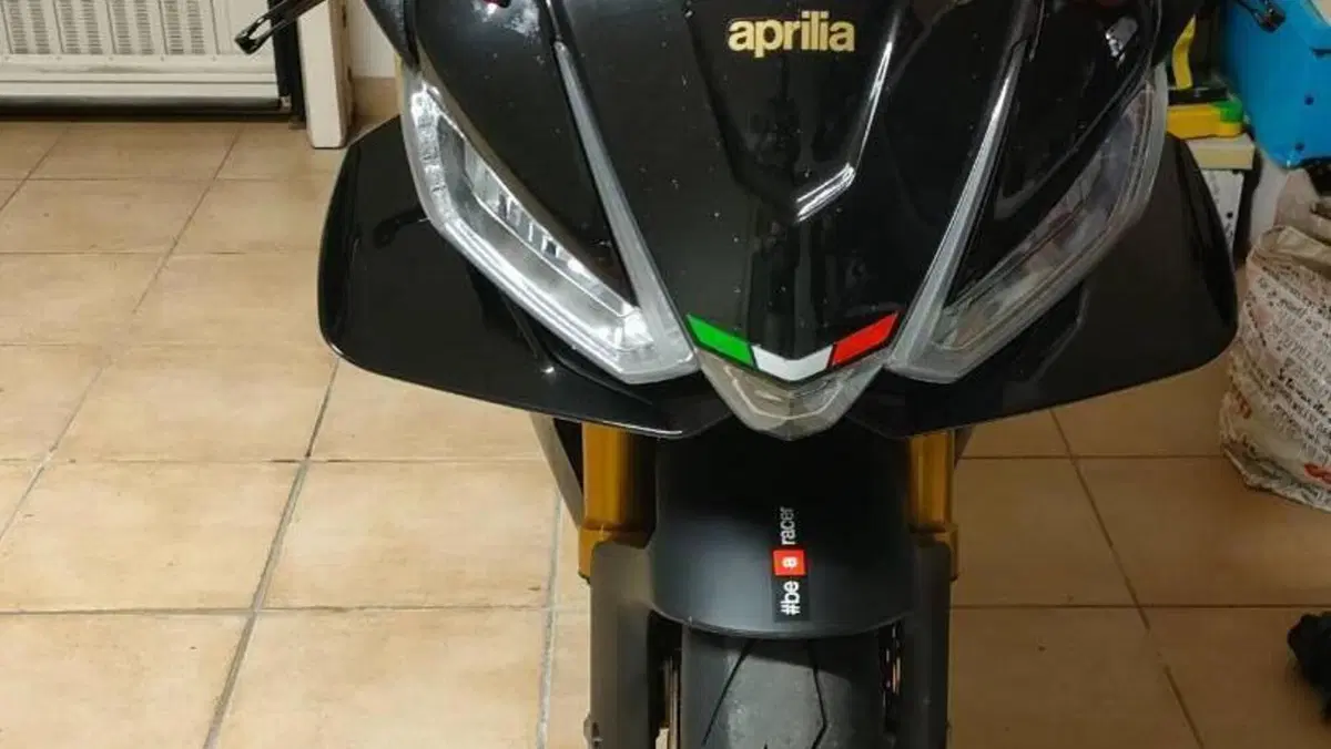 Aprilia RSV4 1100 Factory (2021 - 24)  (3)
