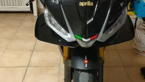 Aprilia RSV4 1100 Factory (2021 - 24)  (3)