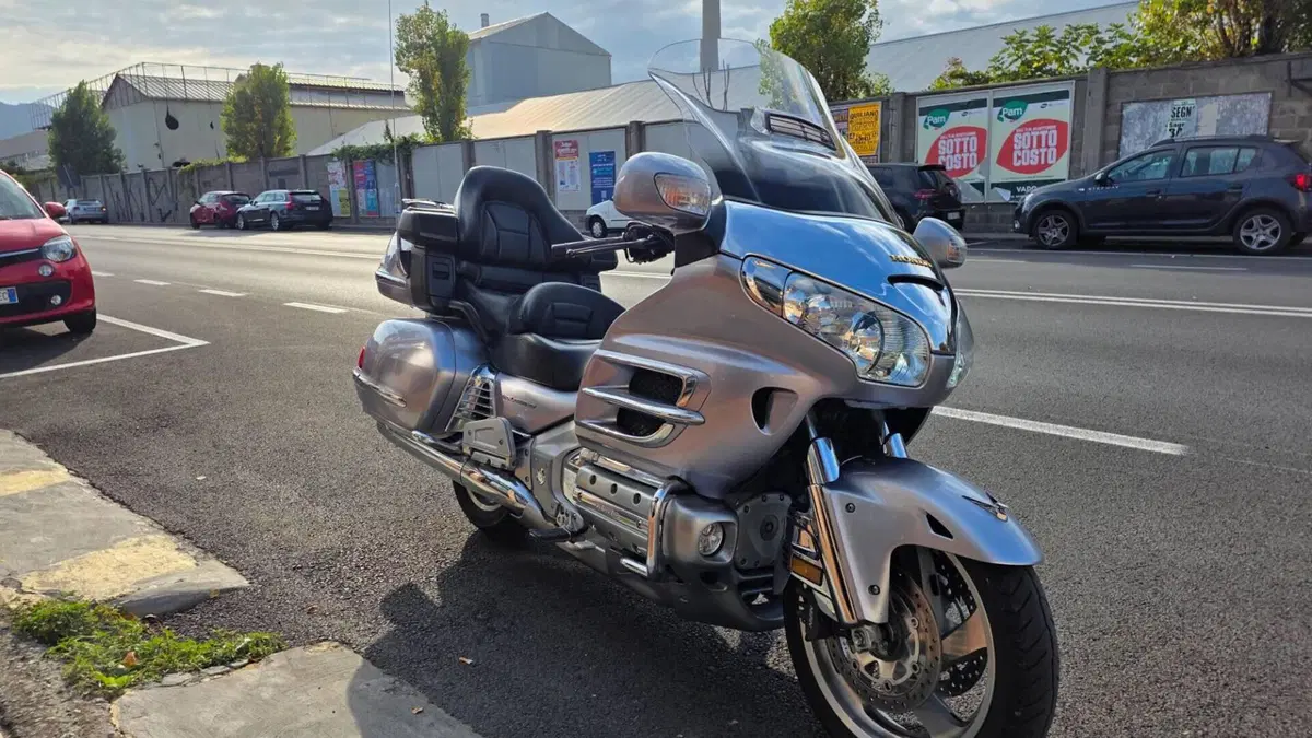 Honda GL 1800 Gold Wing (2007 - 11)  (2)