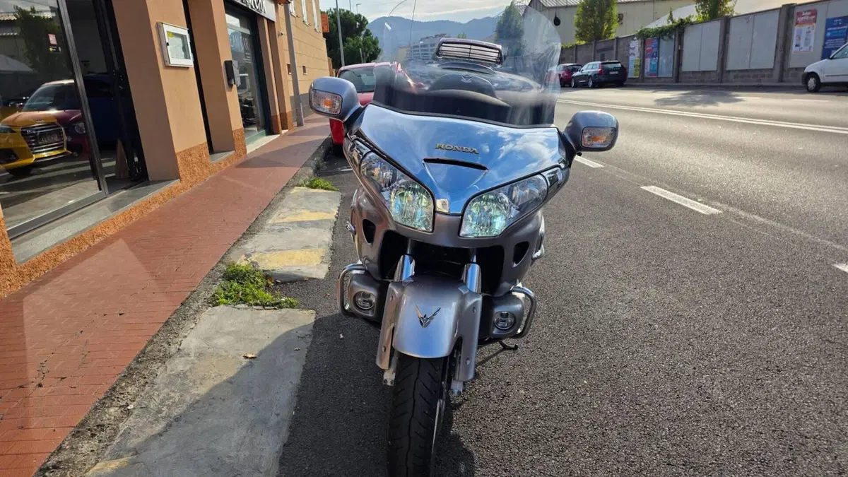 Honda GL 1800 Gold Wing (2007 - 11)  (3)