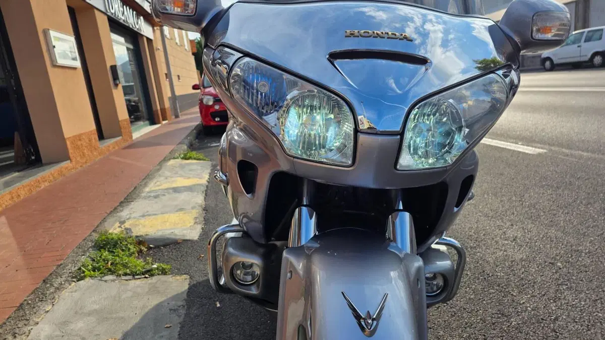Honda GL 1800 Gold Wing (2007 - 11)  (4)