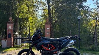KTM 690 SMC R (2021 - 22) usata
