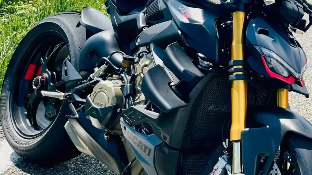 Ducati Streetfighter V4 S (2023 - 24) 