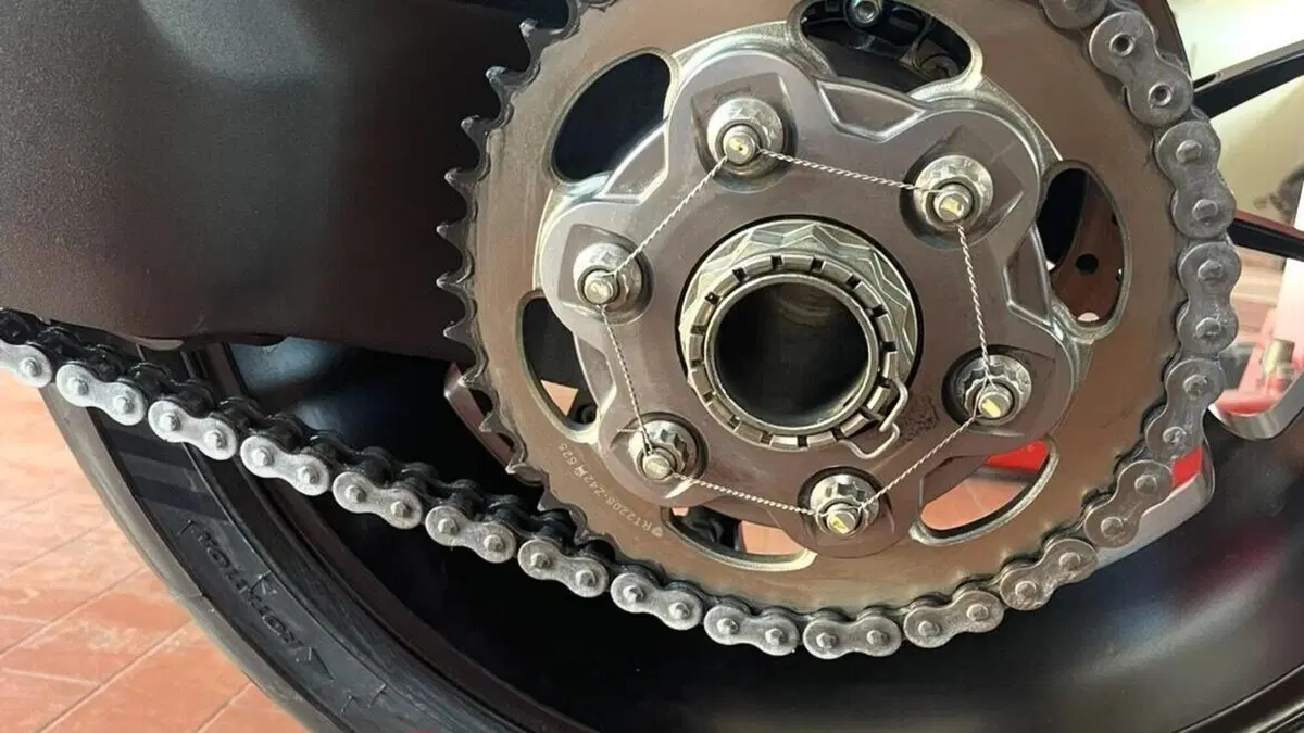 Ducati Streetfighter V4 S (2023 - 24)  (4)