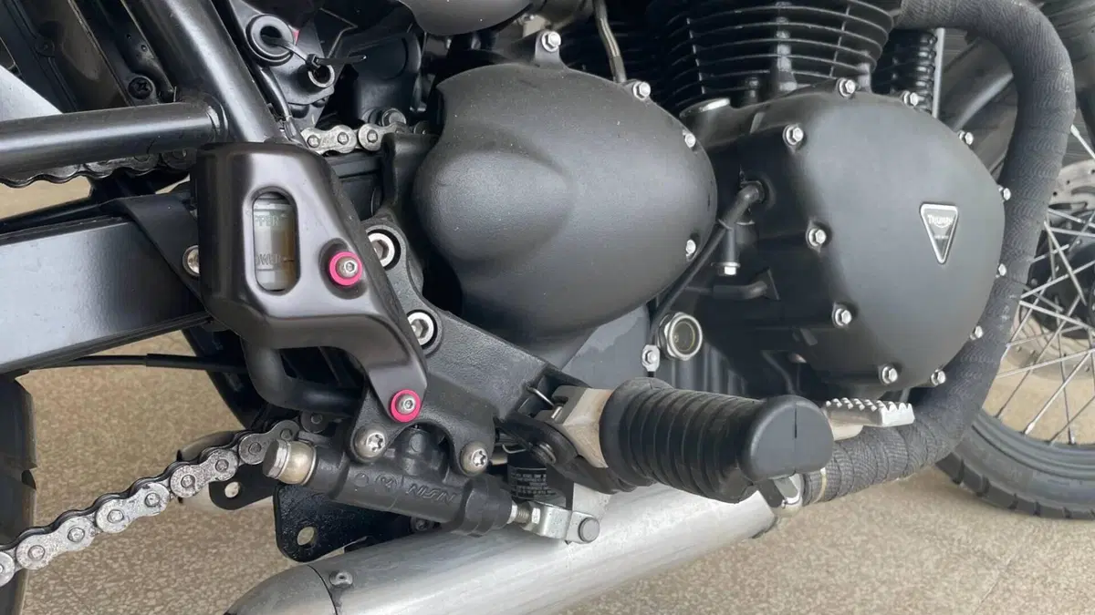 Triumph Scrambler (2006 - 17)  (2)