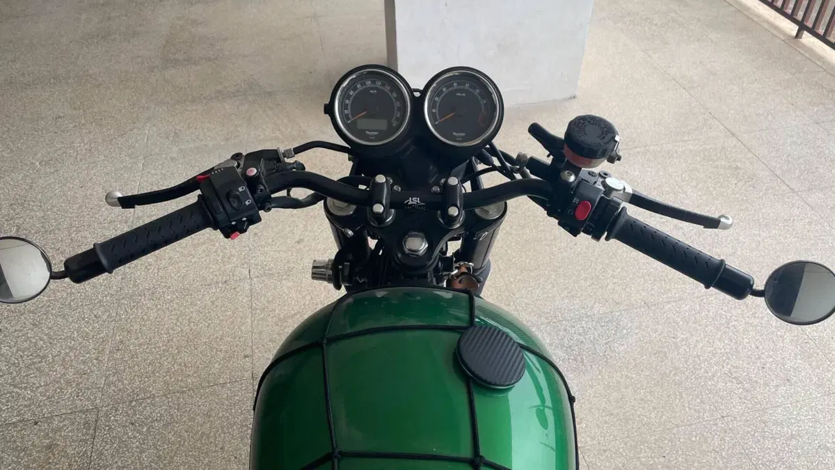 Triumph Scrambler (2006 - 17)  (5)