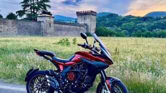 MV Agusta Turismo Veloce 800 Lusso SCS (2021 - 25) usata