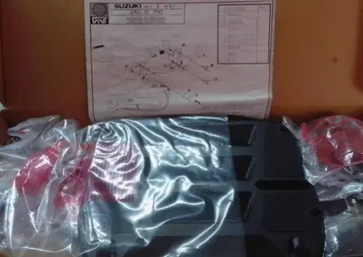 F492 KIT portapacchi GSX R 750 Givi - Annuncio 9850891
