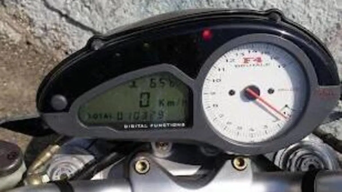 MV Agusta Brutale 750 S (2002 - 06)  (9)