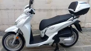 Honda SH 300 i ABS (2016 - 20)  (2)