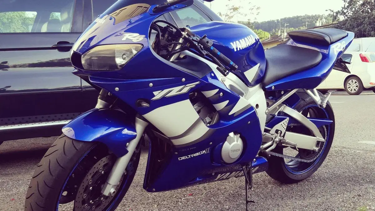 Yamaha YZF R6 (1999 - 00)  (2)
