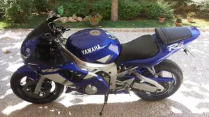Yamaha YZF R6 (1999 - 00)  (4)