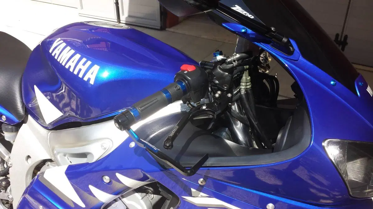 Yamaha YZF R6 (1999 - 00)  (6)