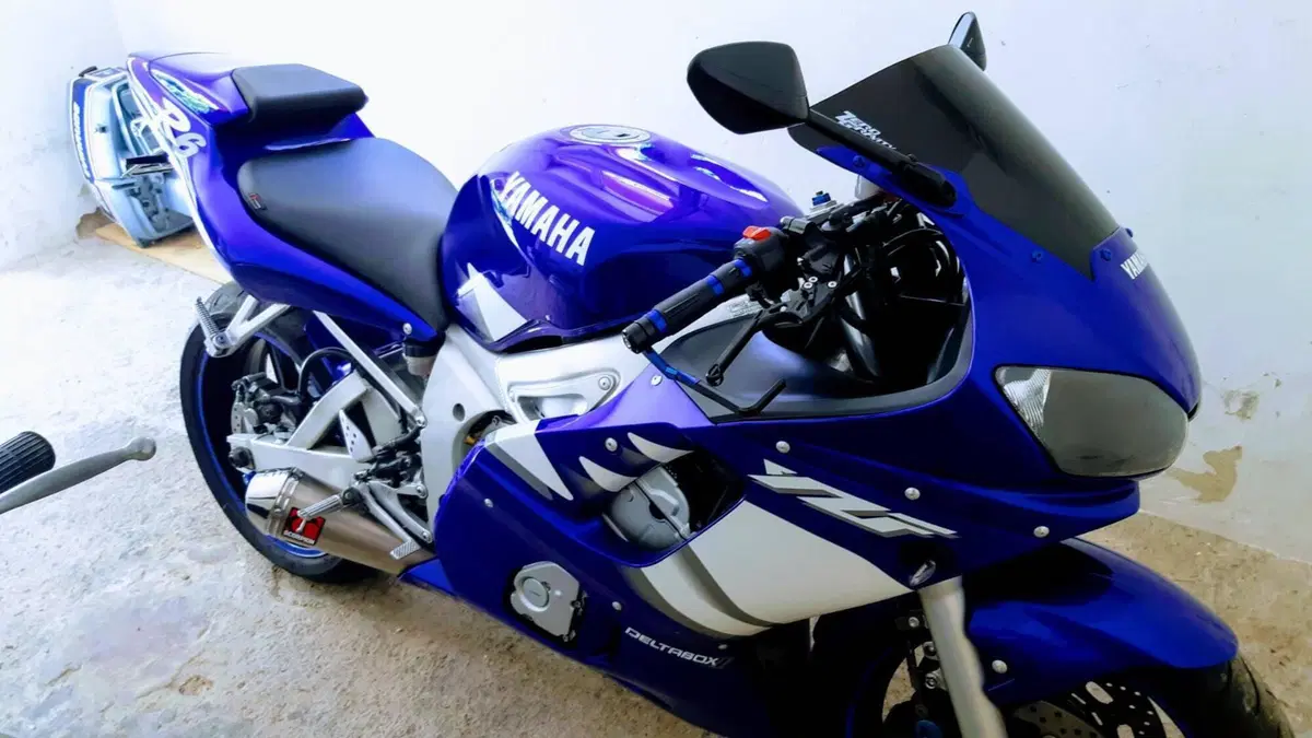 Yamaha YZF R6 (1999 - 00)  (10)
