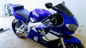 Yamaha YZF R6 (1999 - 00)  (10)