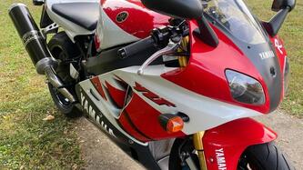 Yamaha YZF 750 R7 usata