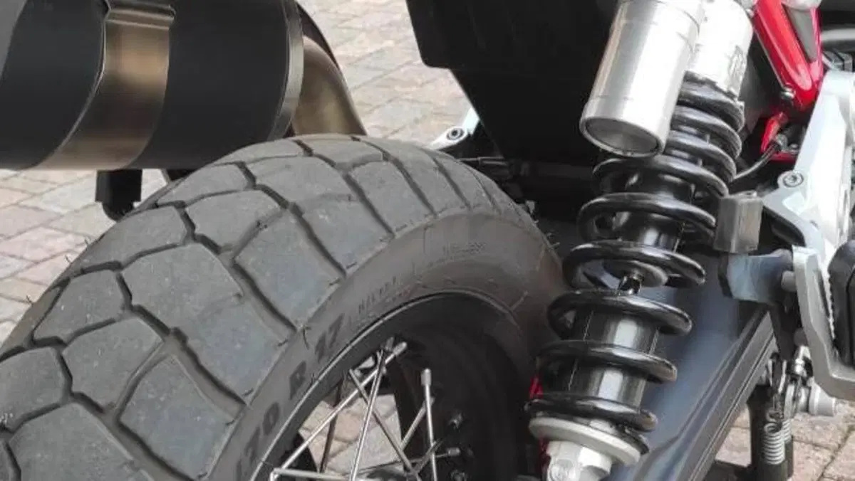 Moto Guzzi V85 TT Evocative Graphics (2019 - 20)  (2)