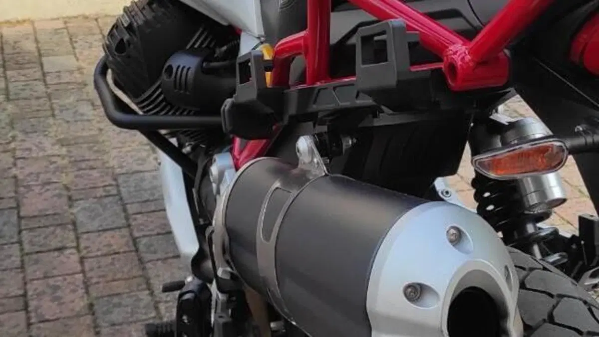 Moto Guzzi V85 TT Evocative Graphics (2019 - 20)  (3)