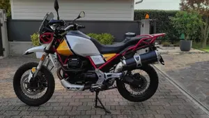 Moto Guzzi V85 TT Evocative Graphics (2019 - 20)  (4)